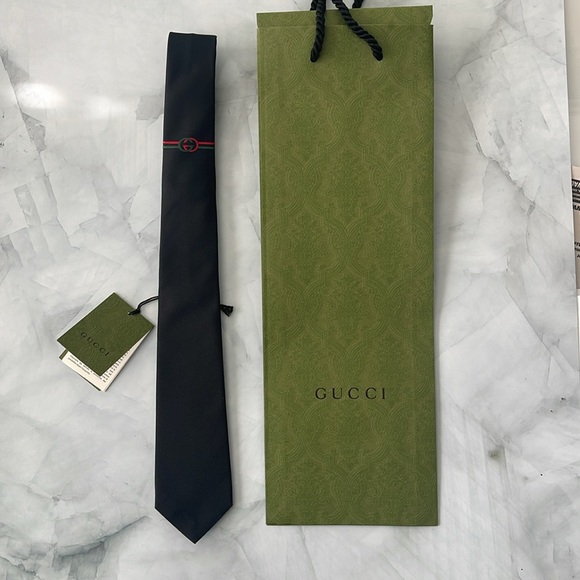 $350 New Authentic GUCCI Christmas Tie, Gift for him, black - red/green GG Logo - Picture 9 of 13